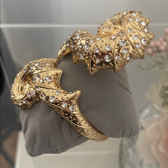 Zara Gold w/Rhinestone Hinged Seashell Bracelet - Picture 2 of 7